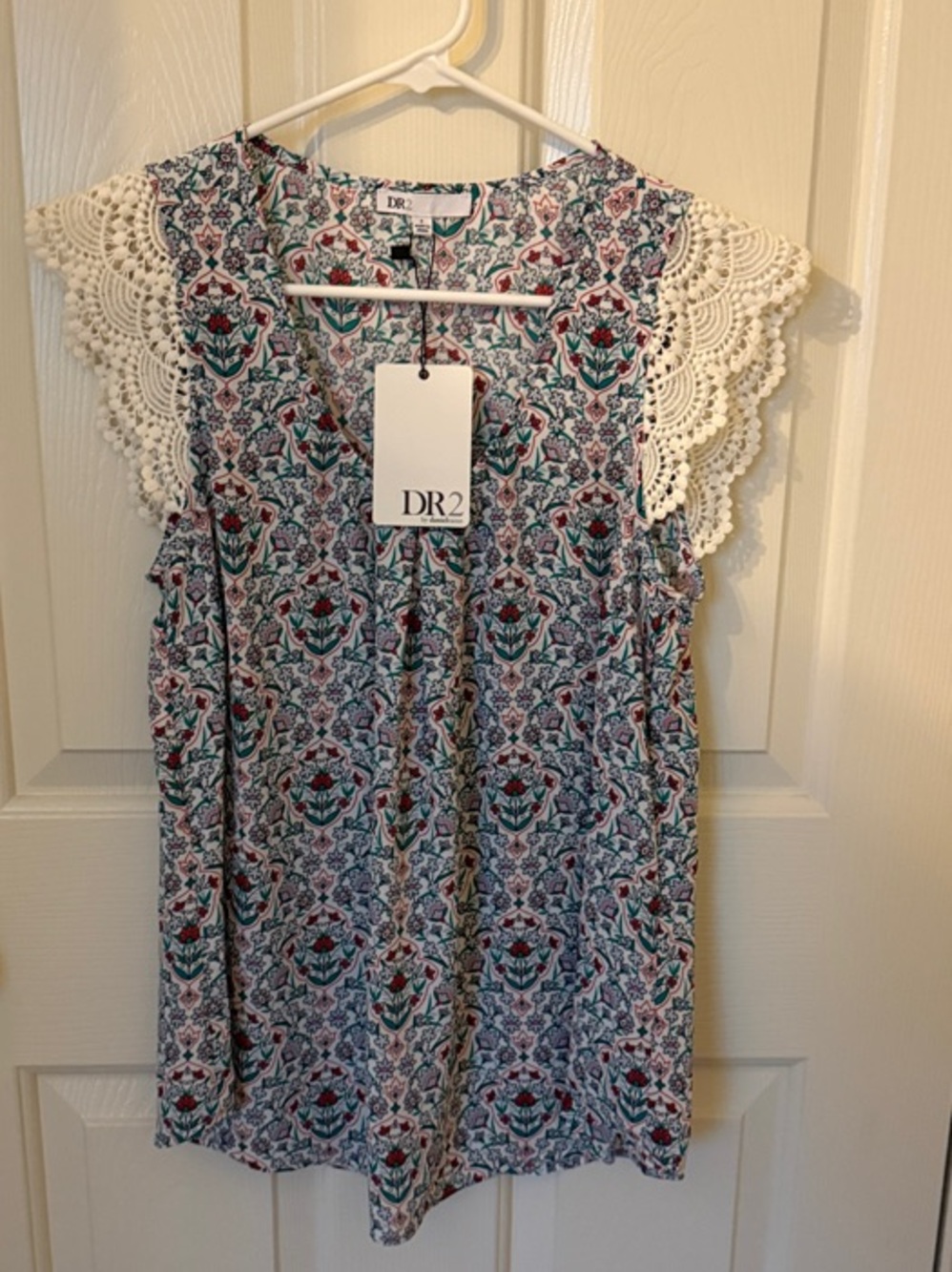 DR2 Floral Crochet-Sleeve Tank Top - White, Teal & Red